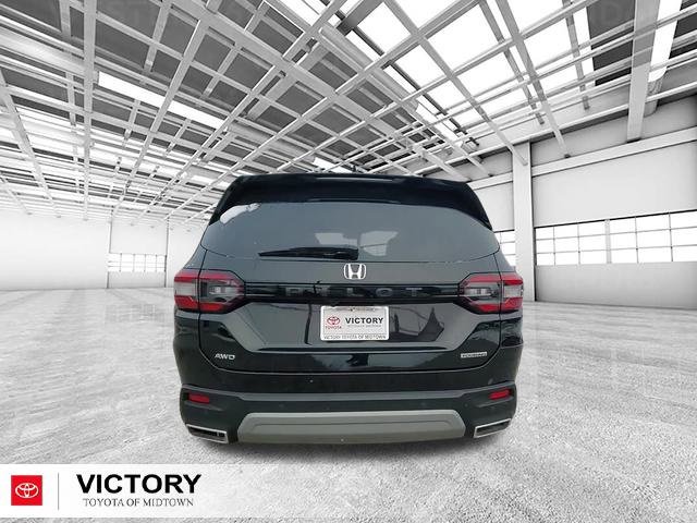 Used 2025 Honda Pilot Touring image 4