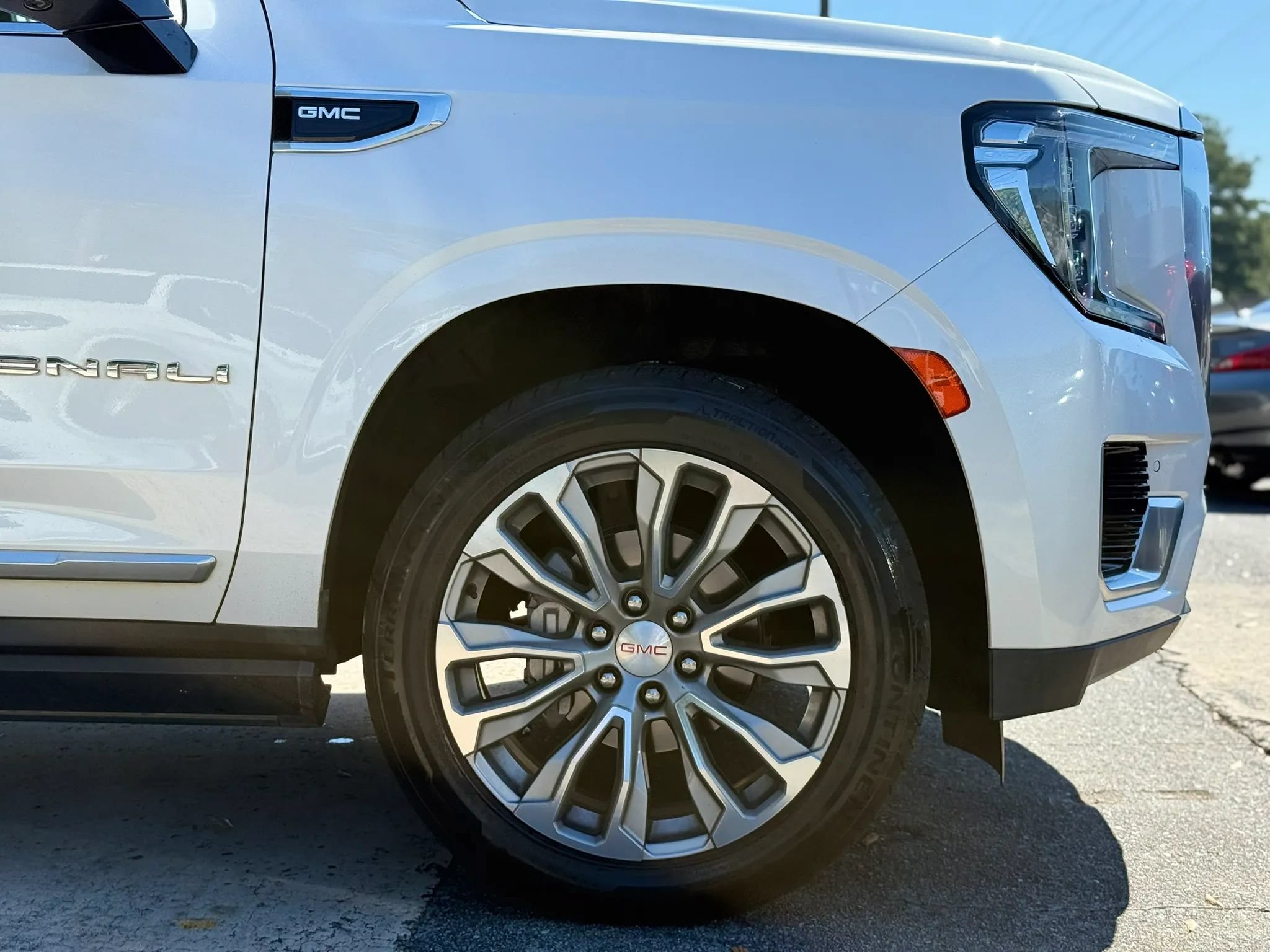 Used 2021 GMC Yukon XL Denali w/ Denali Premium Package RWD image 13