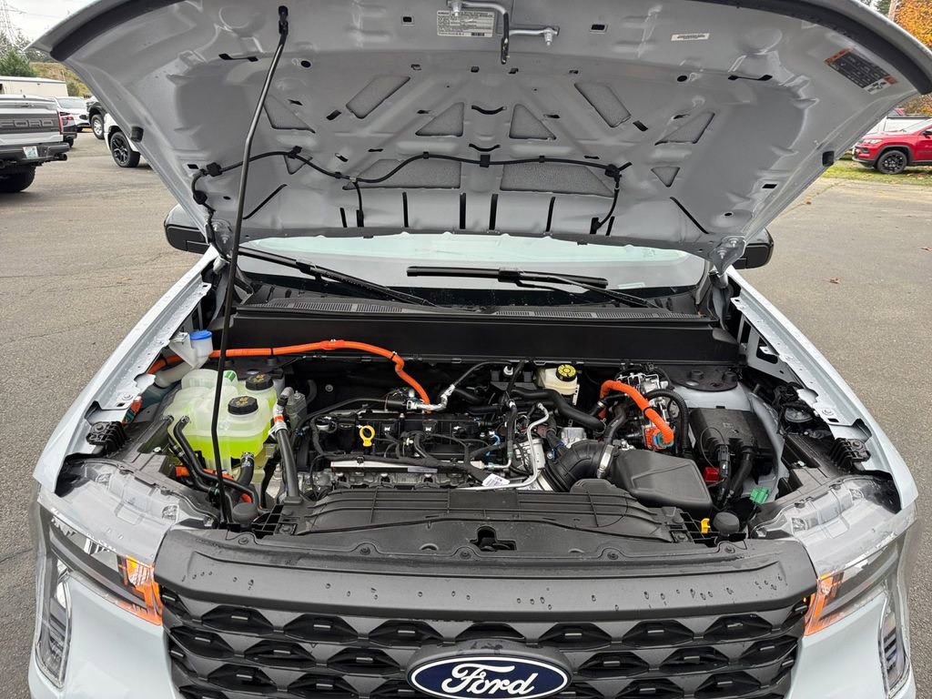 New 2025 Ford Maverick XLT w/ XLT Luxury Package FWD image 20