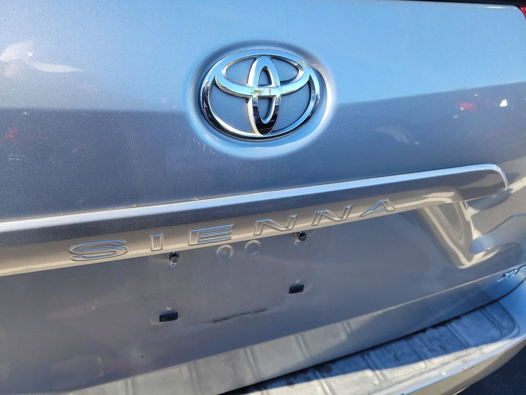 Used 2011 Toyota Sienna image 14