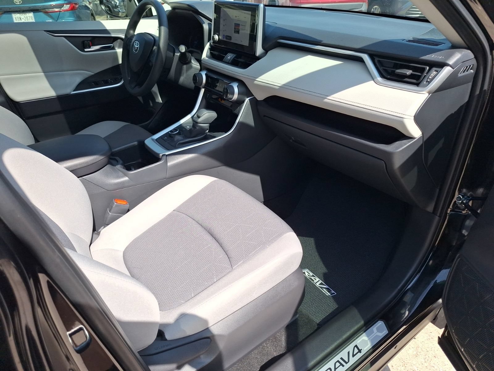 Used 2025 Toyota RAV4 XLE w/ Convenience Package AWD/4WD image 33