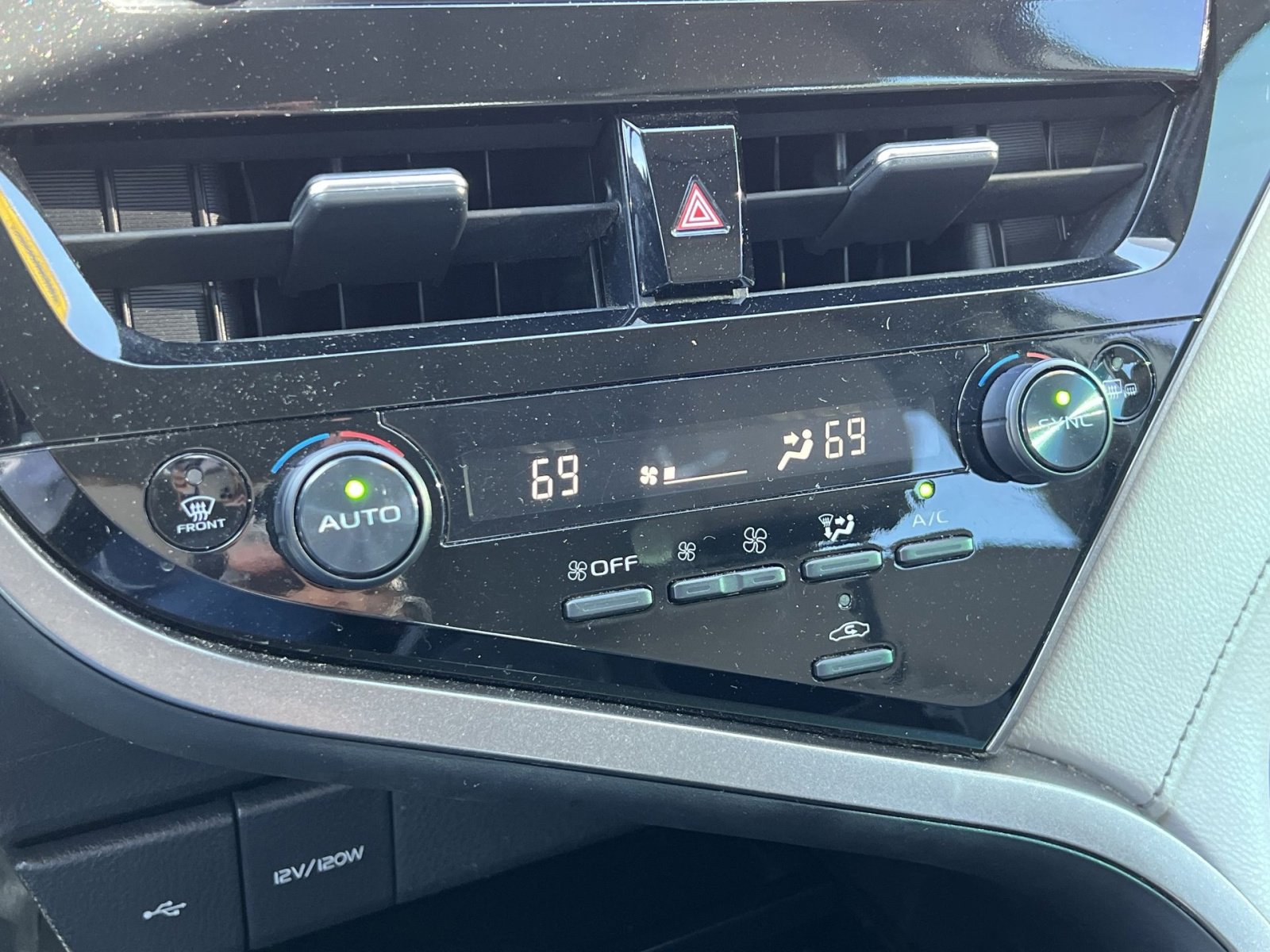 Used 2023 Toyota Camry SE FWD image 18