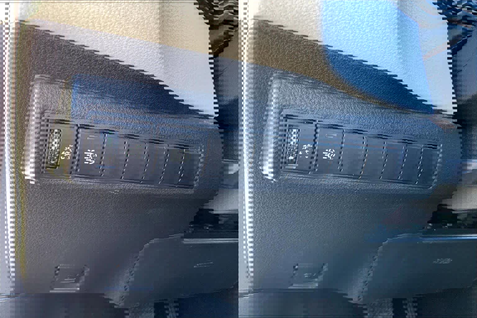 Used 2023 Toyota Corolla SE image 32