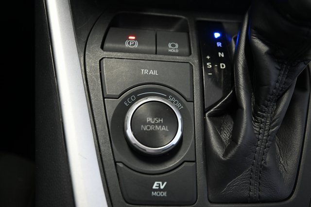 Used 2020 Toyota RAV4 LE image 25