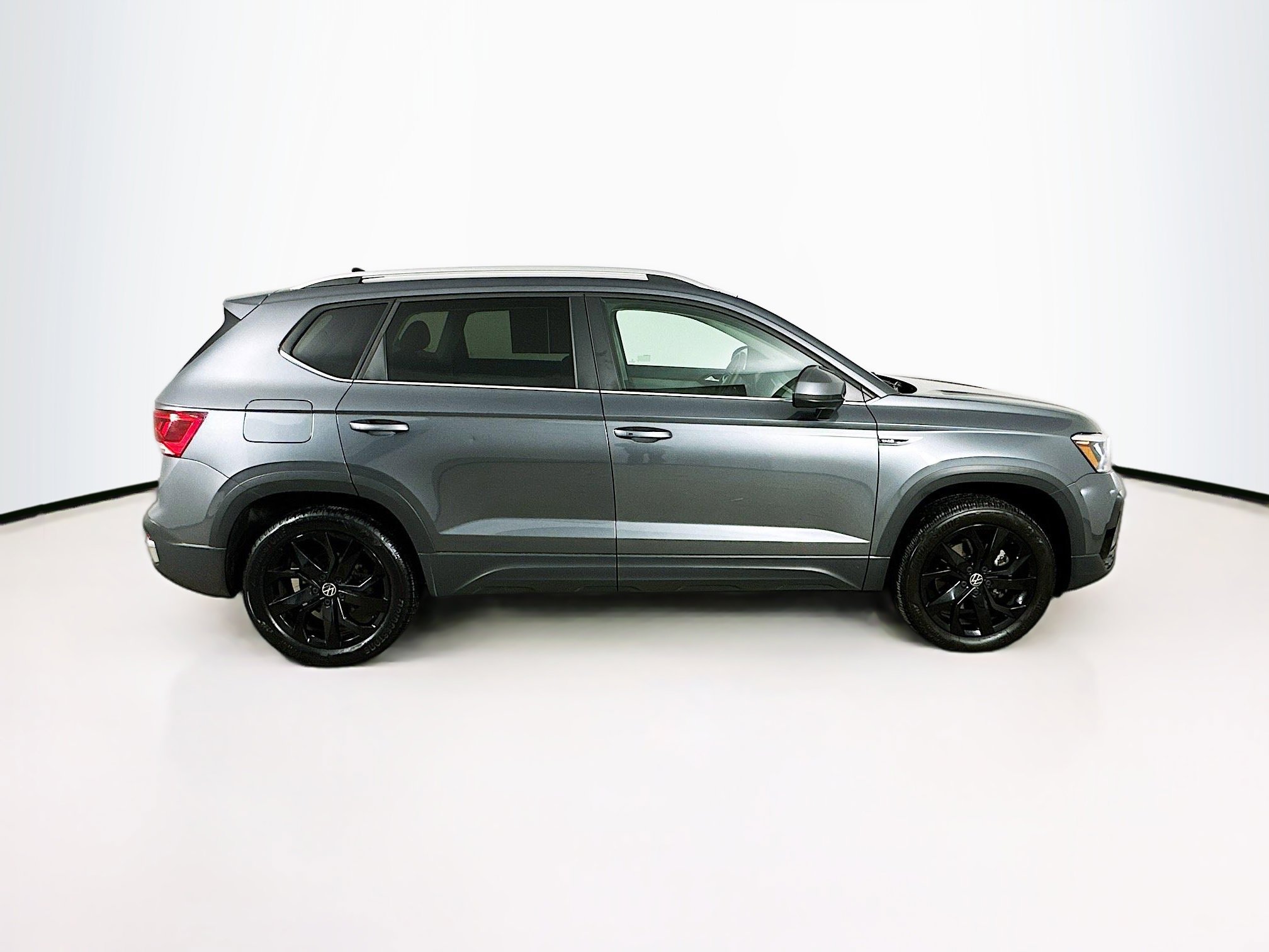 Used 2022 Volkswagen Taos SE w/ IQ.Drive SE Package image 5