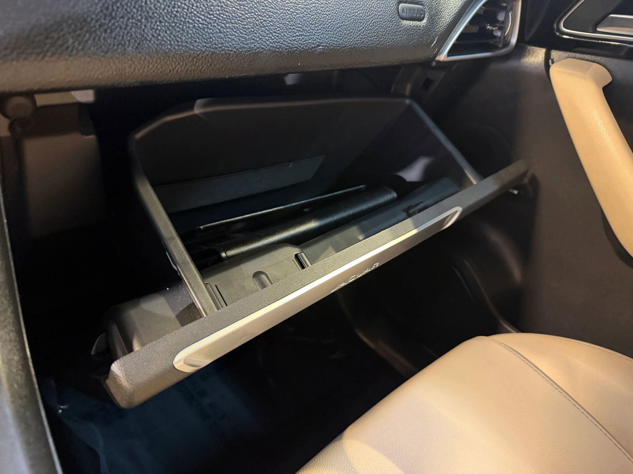 Used 2018 Jaguar F-PACE Premium image 20