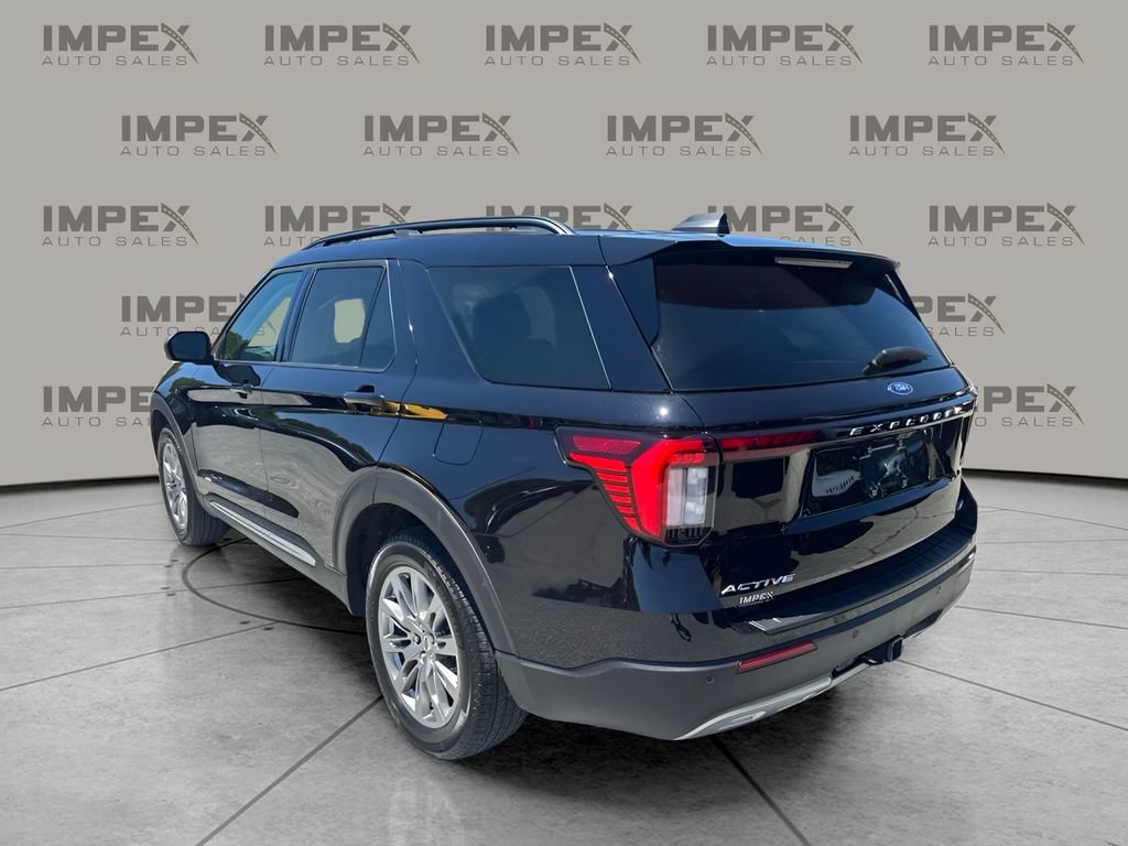 Used 2025 Ford Explorer Active w/ Active Comfort Package AWD/4WD image 3