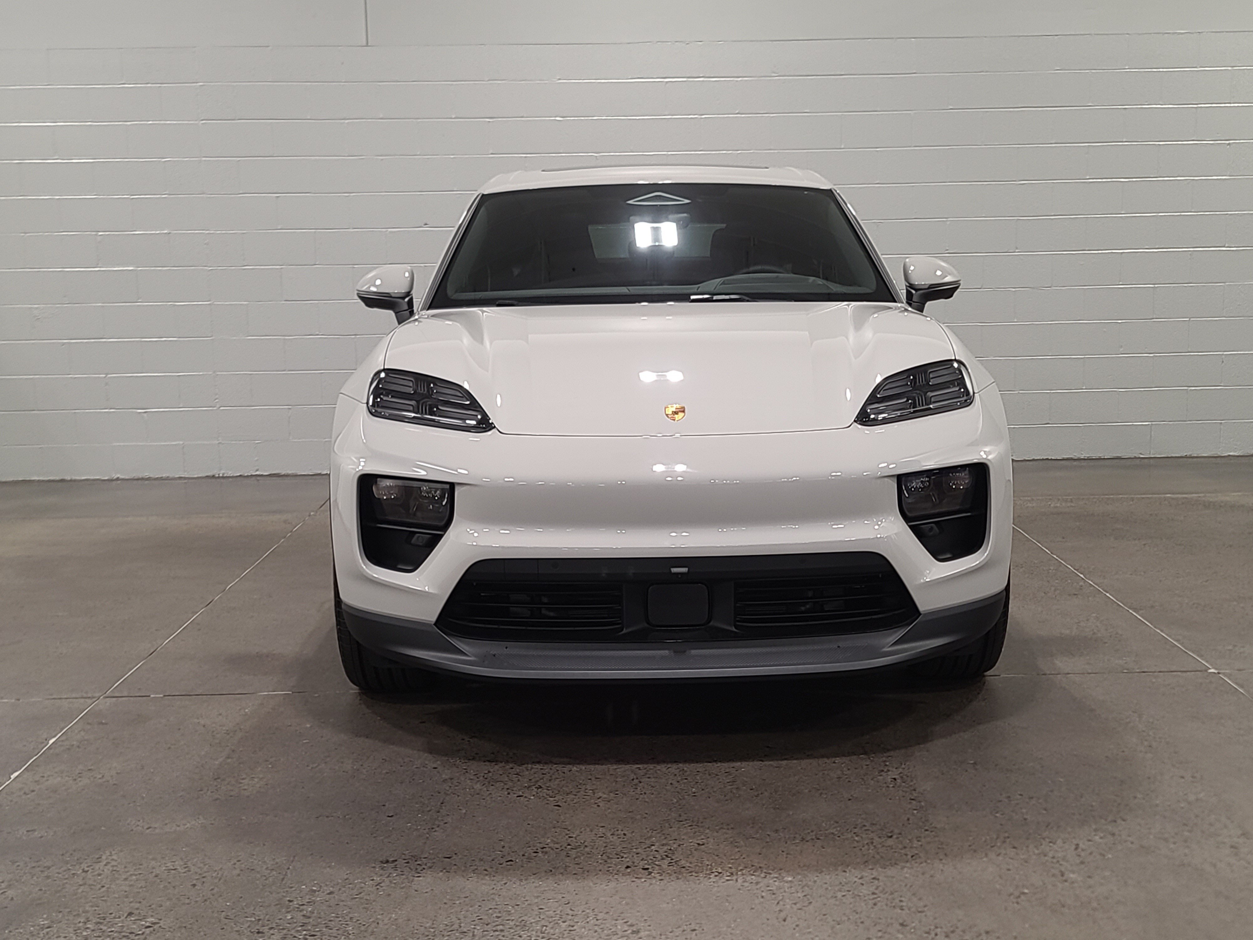 New 2026 Porsche Macan 4 Electric AWD/4WD image 10