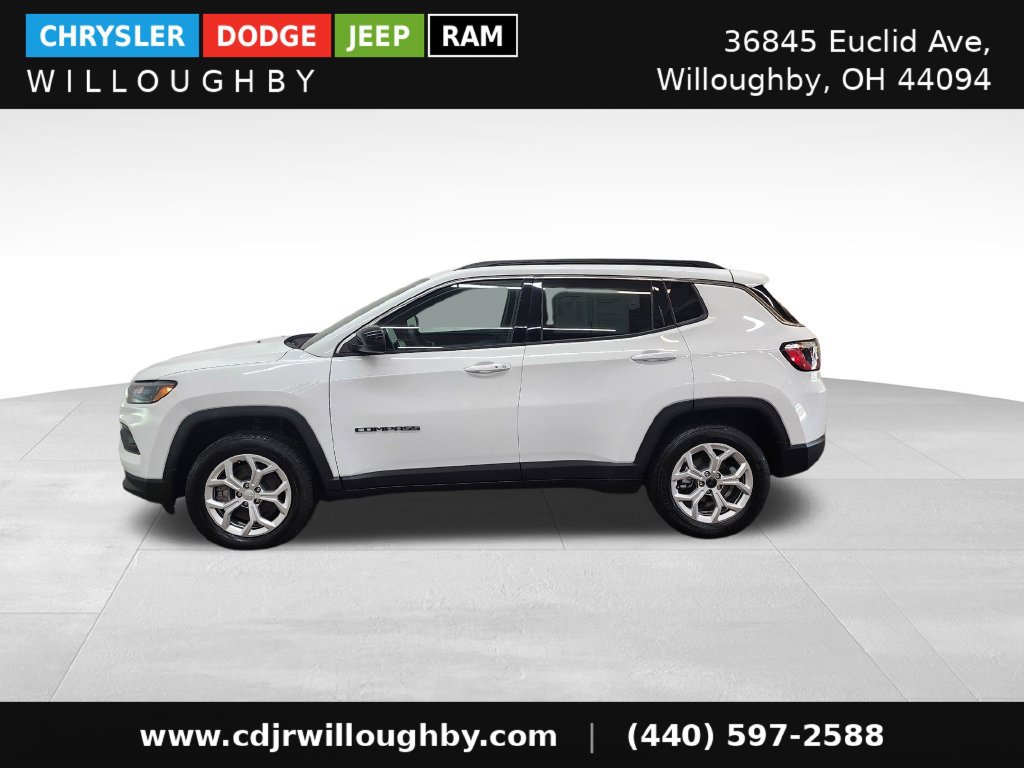 Used 2025 Jeep Compass Latitude AWD/4WD image 6