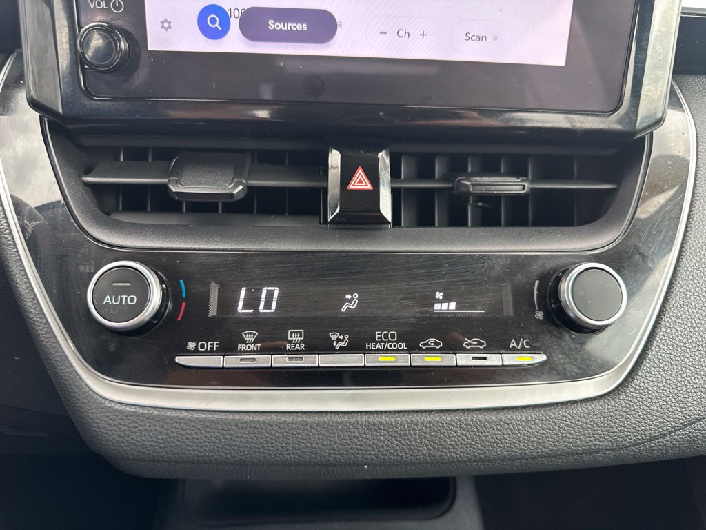 Used 2023 Toyota Corolla LE FWD image 4