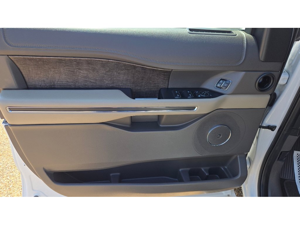 Used 2018 Ford Expedition Limited RWD image 25