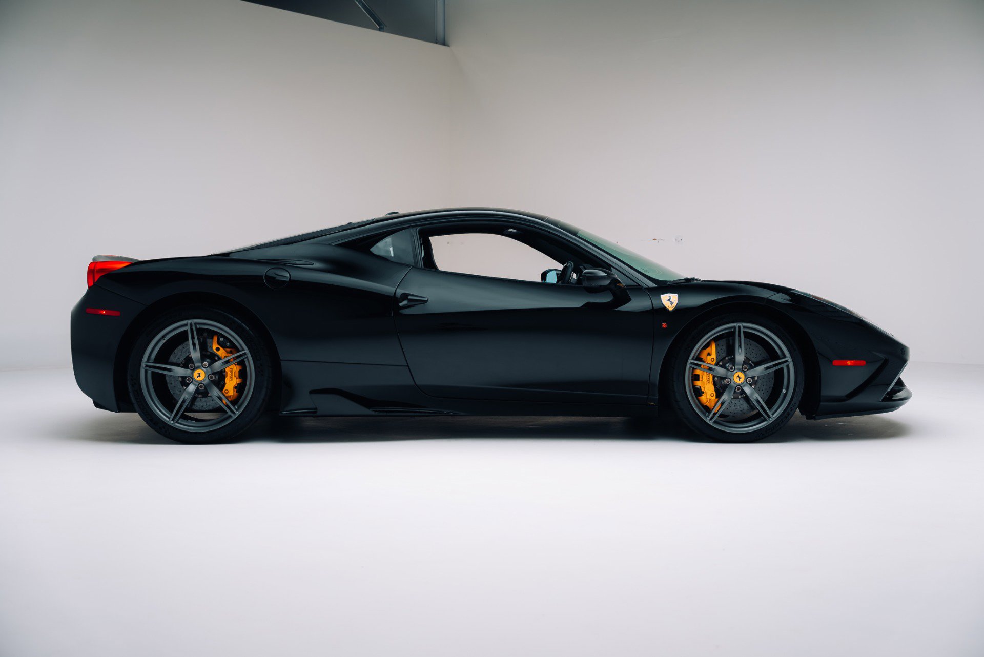 Used 2015 Ferrari 458 Speciale Coupe RWD image 14