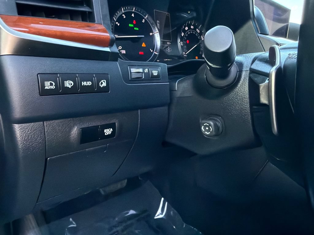 Used 2017 Lexus LX 570 4WD image 38