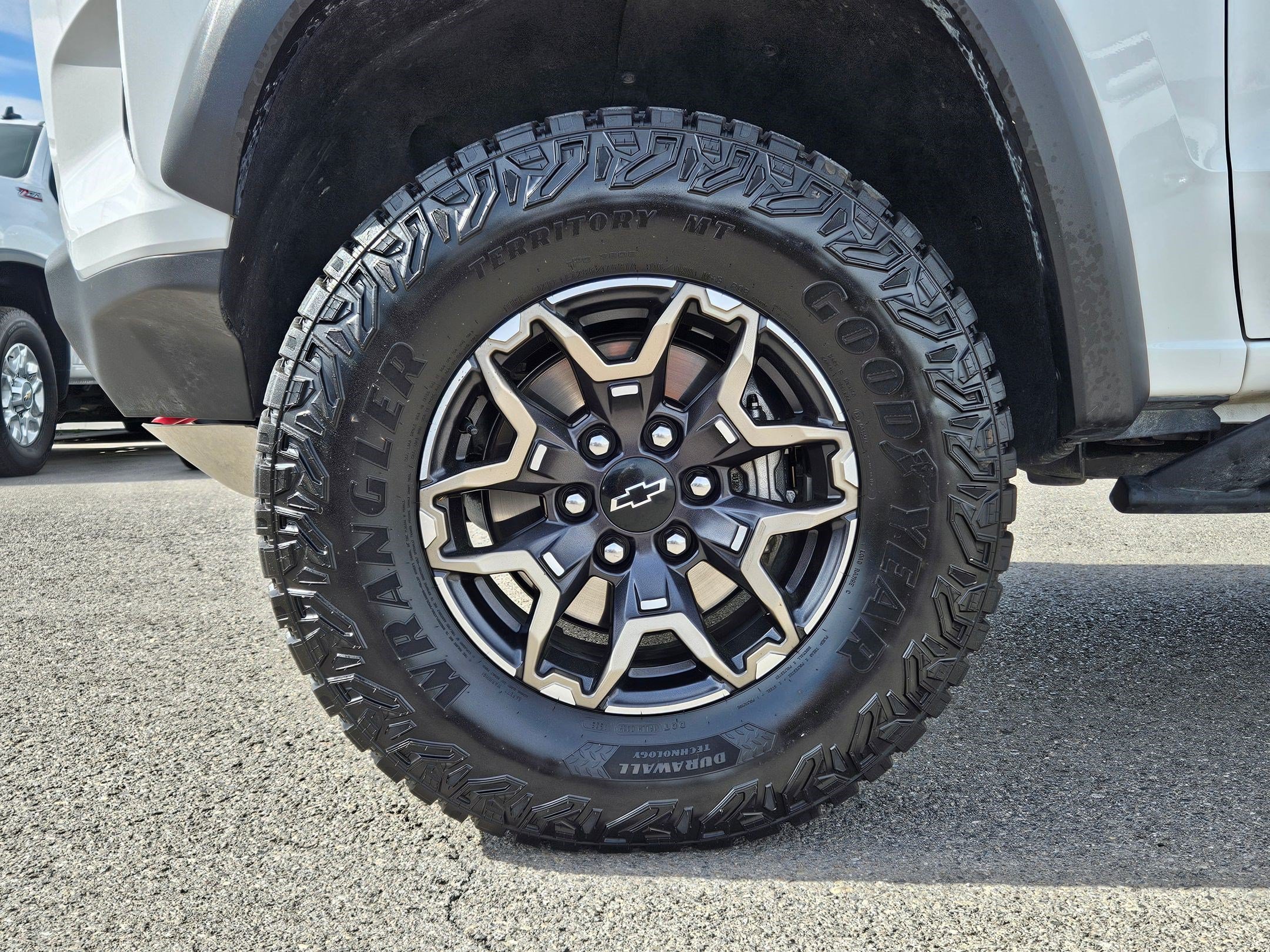 Used 2026 Chevrolet Colorado ZR2 w/ Technology Package AWD/4WD image 11
