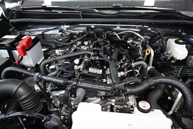 Used 2025 Toyota 4Runner SR5 AWD/4WD image 32