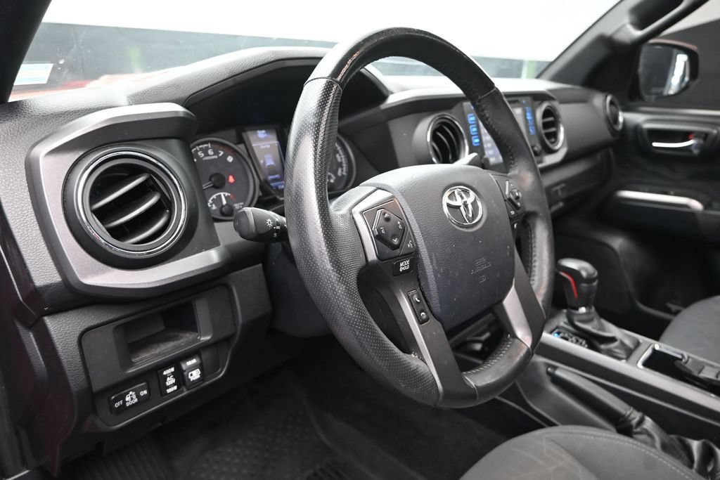 Used 2017 Toyota Tacoma TRD Sport w/ Premium & Technology Package AWD/4WD image 12