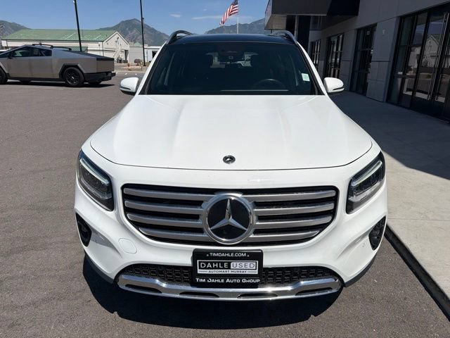 Used 2025 Mercedes-Benz GLB 250 4MATIC image 2