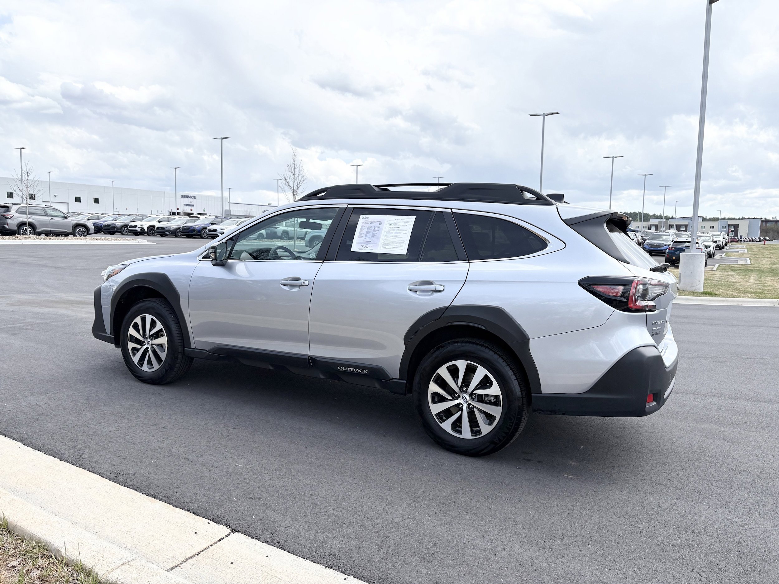Certified 2025 Subaru Outback Premium AWD/4WD image 5