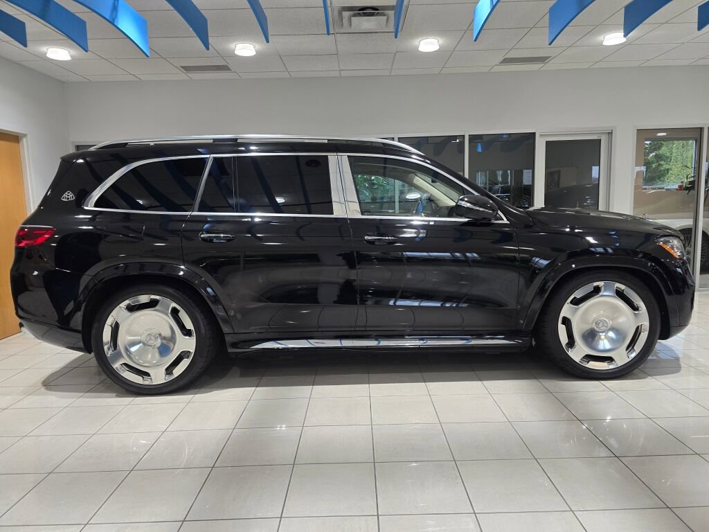 Used 2025 Mercedes-Benz Maybach GLS 600 4MATIC image 6