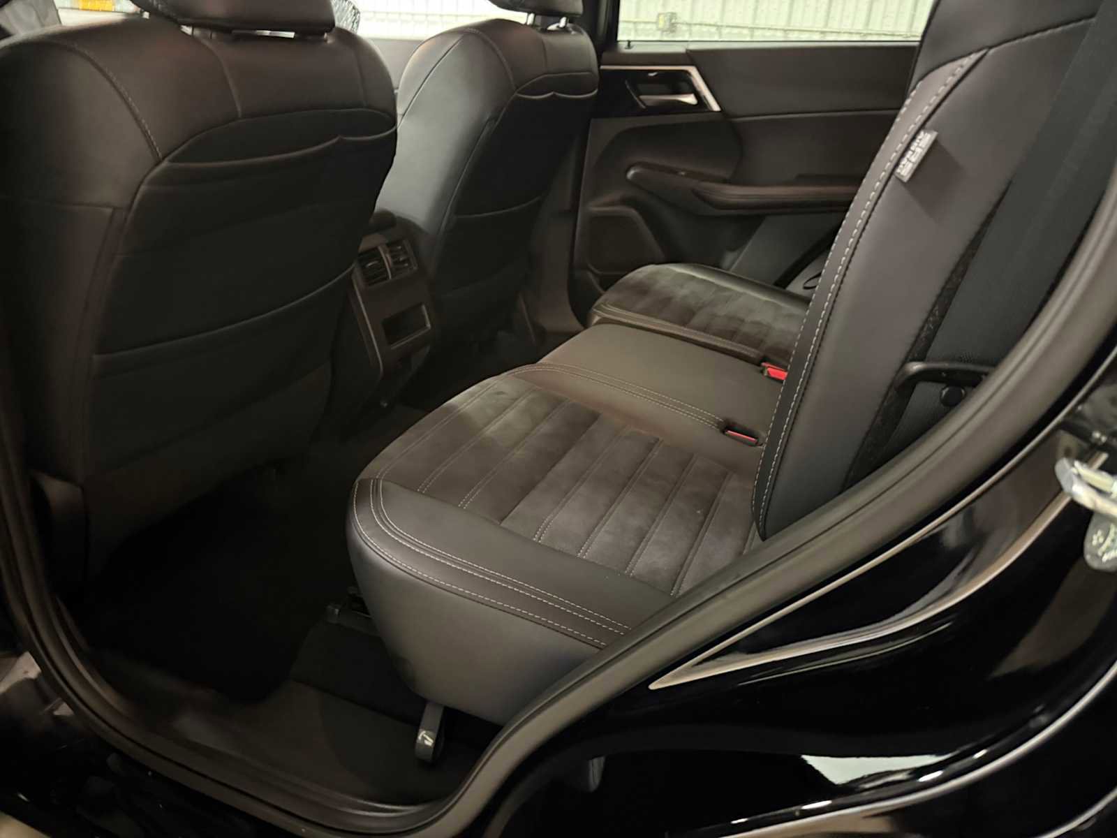 Used 2024 Mitsubishi Outlander SE AWD/4WD image 23