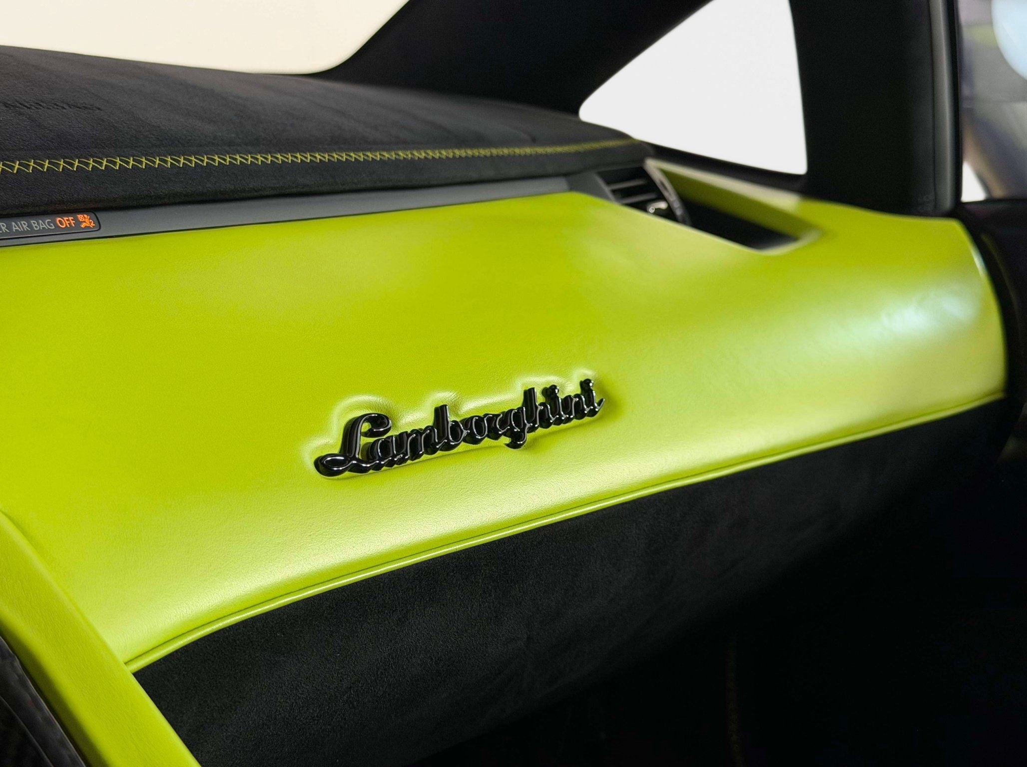 Used 2020 Lamborghini Aventador SVJ AWD/4WD image 44