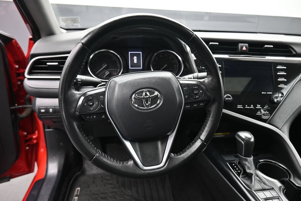 Used 2020 Toyota Camry SE w/ Sunroof Package FWD image 14