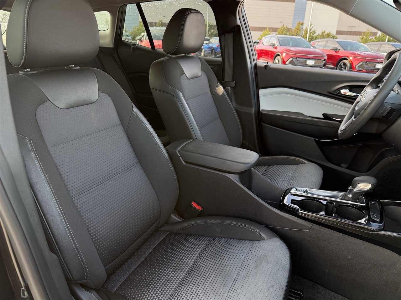 Certified 2025 Chevrolet Trax LT image 22