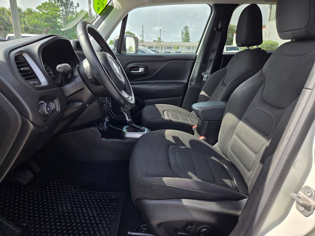Certified 2022 Jeep Renegade Latitude w/ Convenience Group AWD/4WD image 13