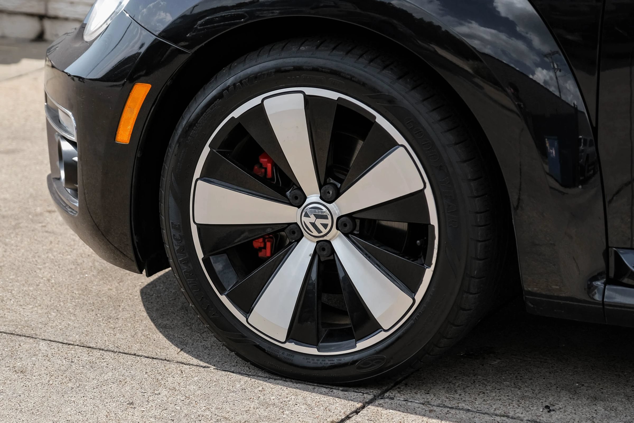 Used 2016 Volkswagen Beetle R-Line SE FWD image 44
