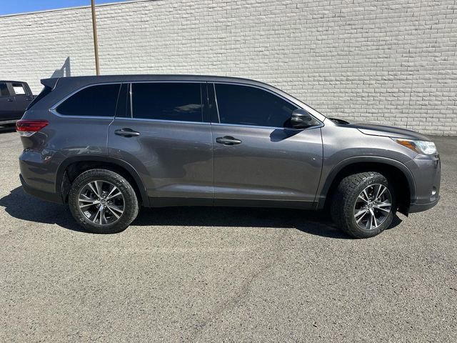 Used 2019 Toyota Highlander LE w/ Carpet Mat Package (TMS) image 3