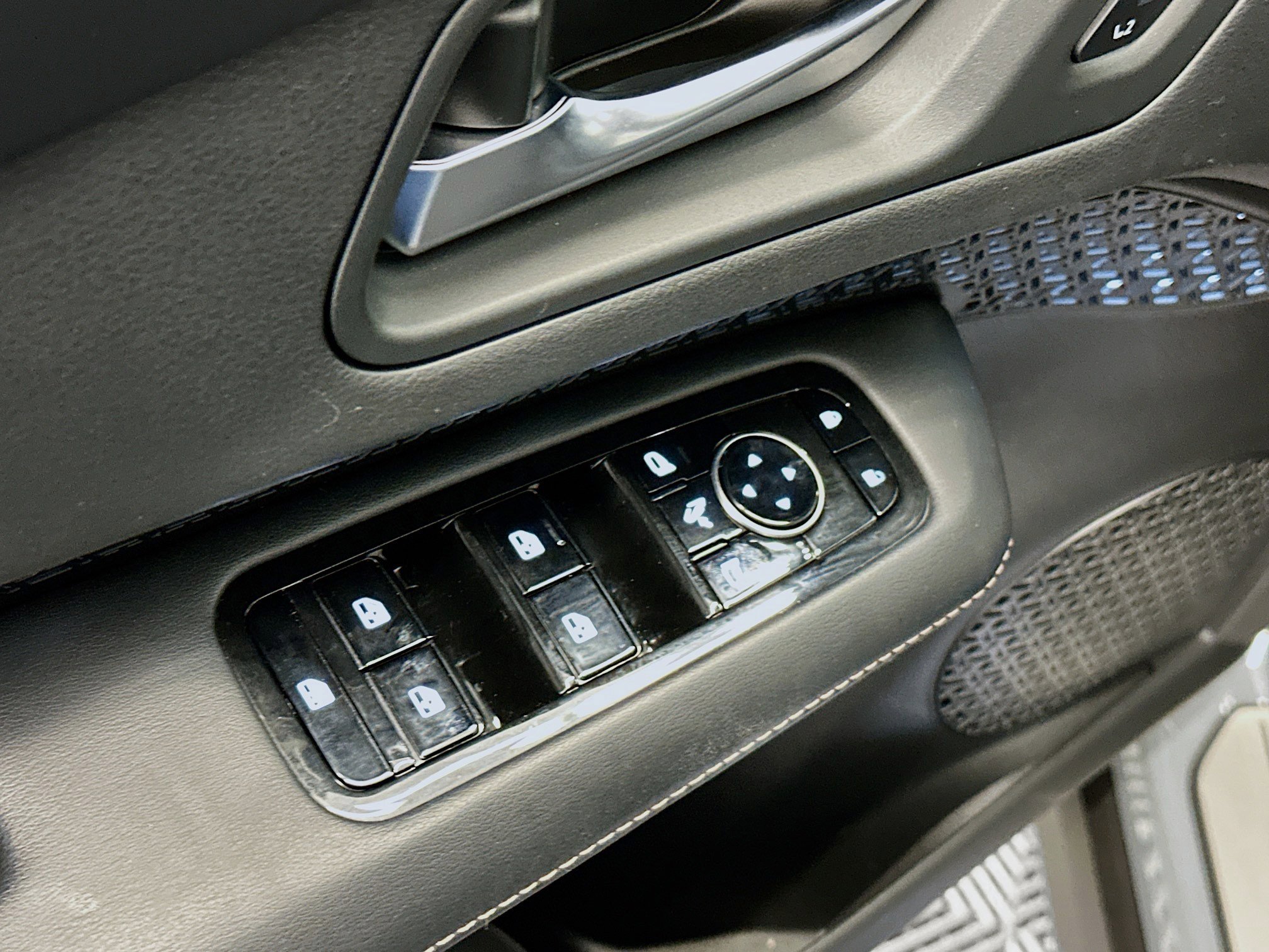 Used 2023 Nissan Ariya AWD image 15