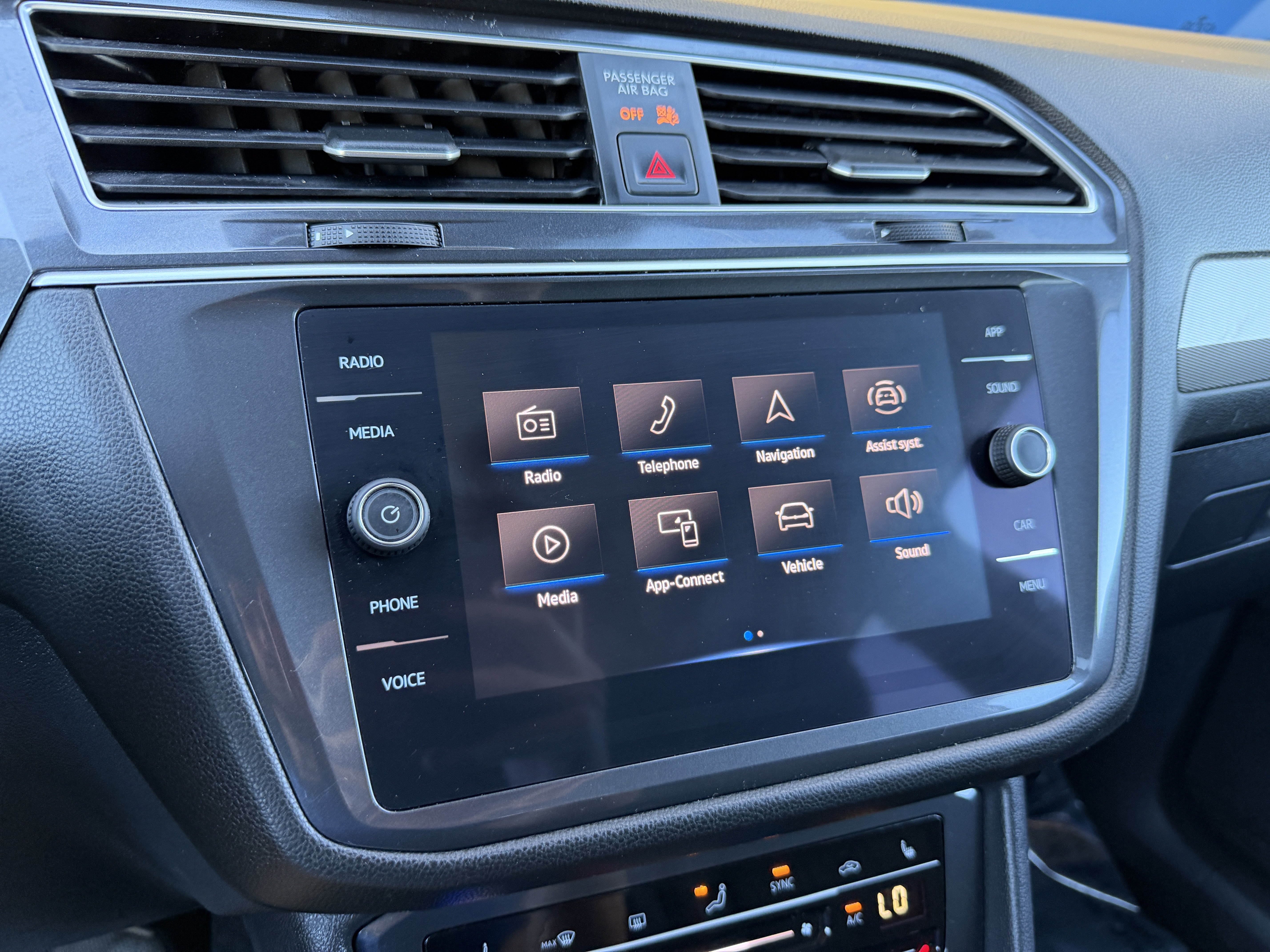 Certified 2023 Volkswagen Tiguan SE FWD image 18