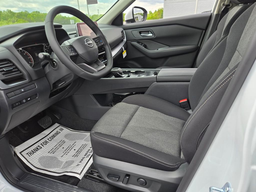 New 2026 Nissan Rogue SV w/ Cold Weather Package FWD image 4