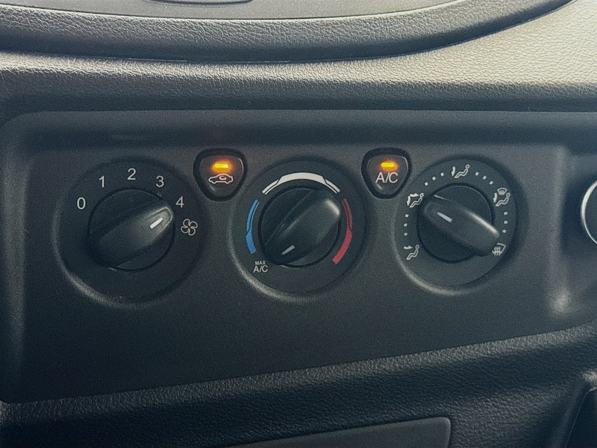 Used 2015 Ford Transit 350 XL image 10