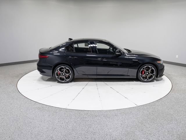 Used 2022 Alfa Romeo Giulia Veloce AWD/4WD image 32