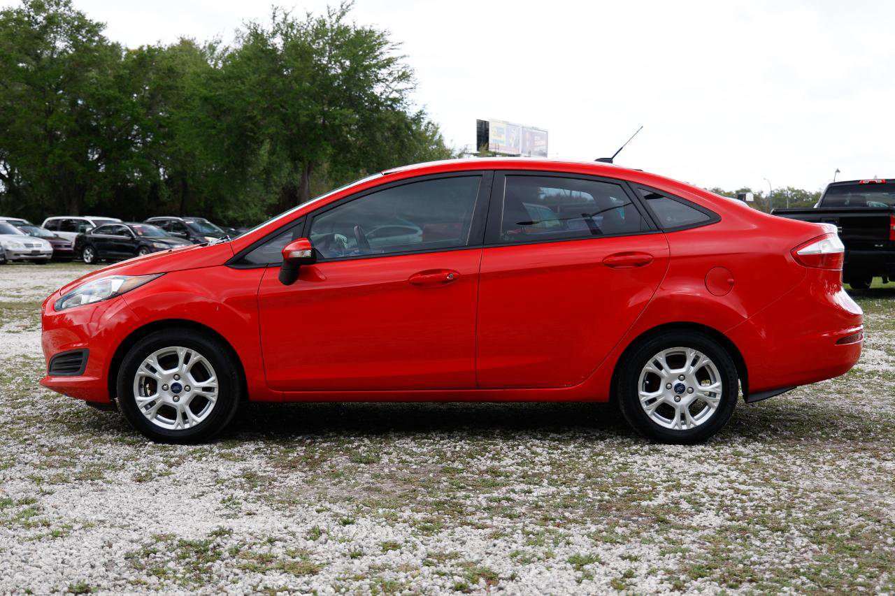 Used 2014 Ford Fiesta SE FWD image 3