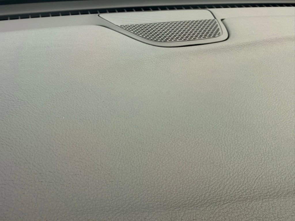 Certified 2025 Chrysler Pacifica Limited image 12