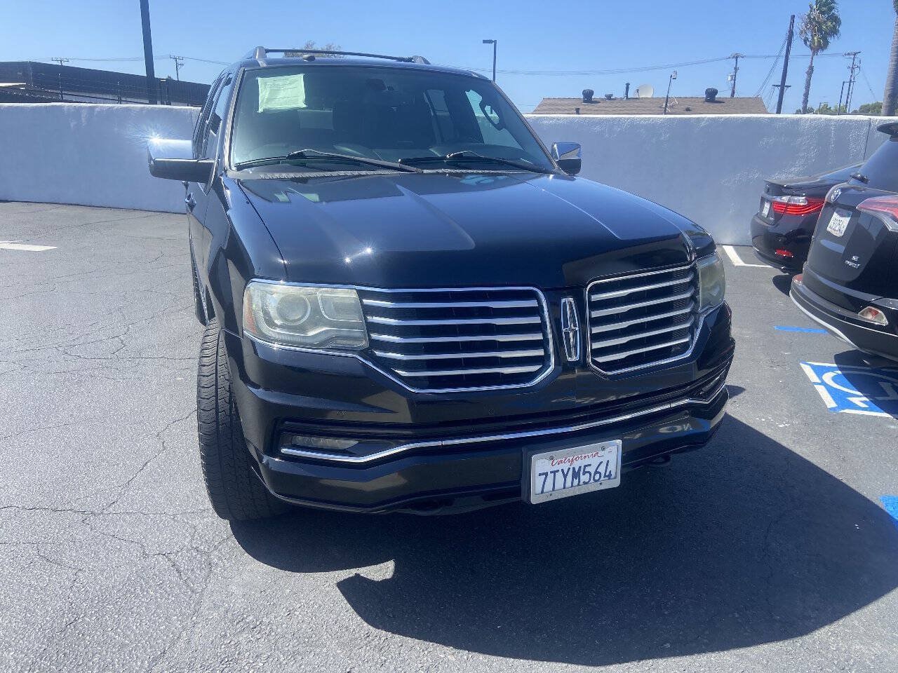 Used 2017 Lincoln Navigator Select AWD/4WD image 3