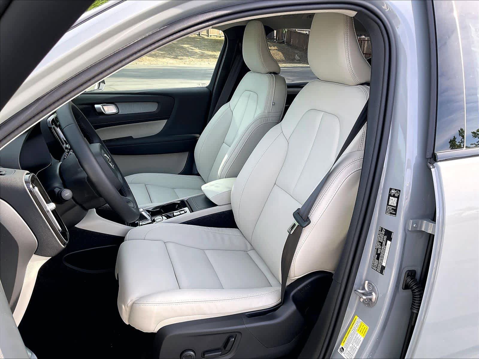 New 2026 Volvo XC40 B5 Plus w/ Protection Package Premier AWD/4WD image 11