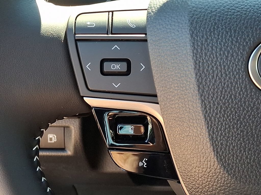 Used 2026 Toyota Camry Hybrid FWD image 24