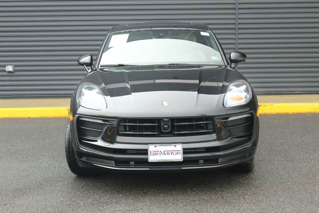 Certified 2025 Porsche Macan image 11
