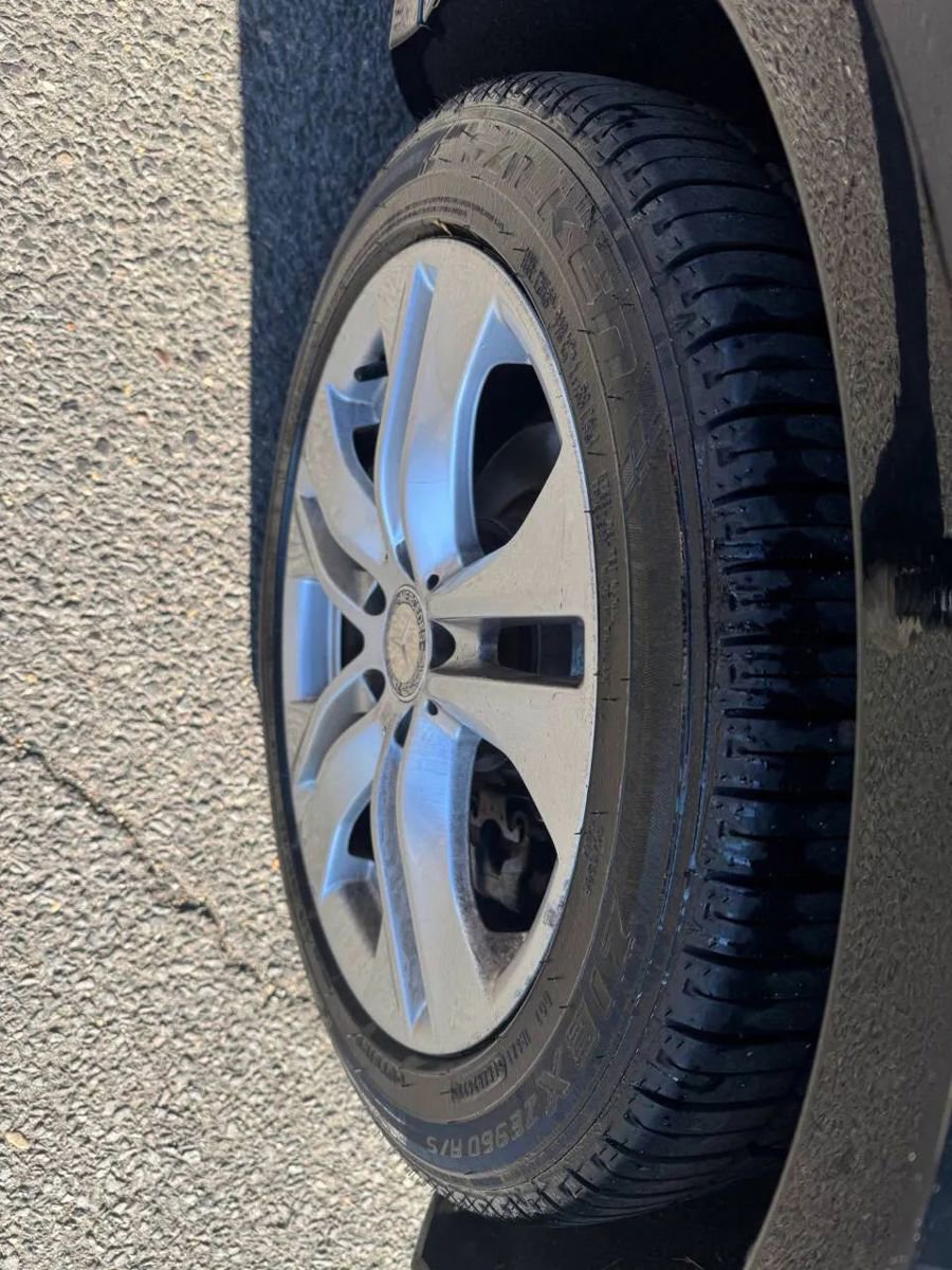 Used 2010 Mercedes-Benz E 350 4MATIC Sedan image 15