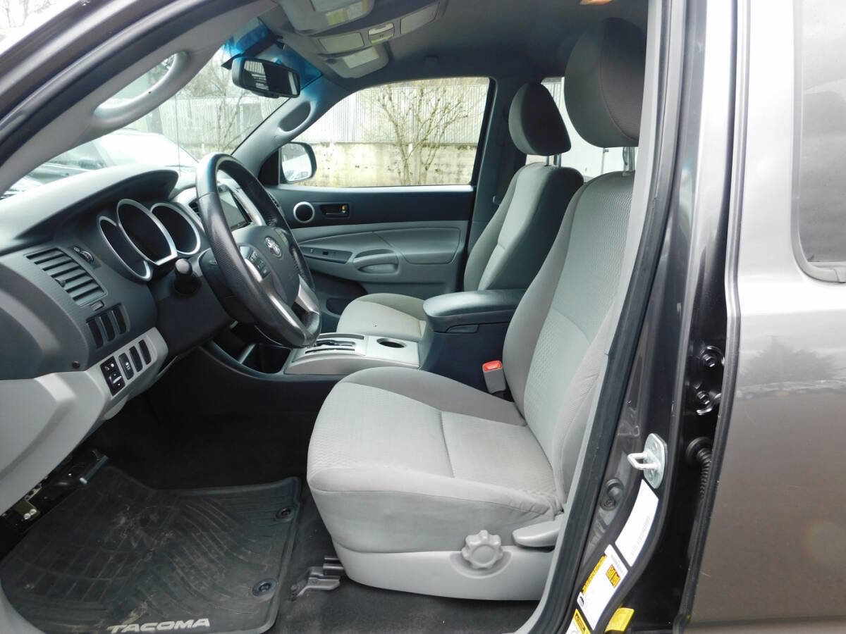 Used 2013 Toyota Tacoma PreRunner w/ SR5 Pkg RWD image 6