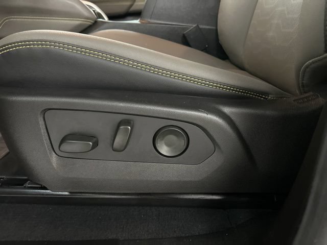 Used 2025 Chevrolet Colorado ZR2 w/ Technology Package AWD/4WD image 7