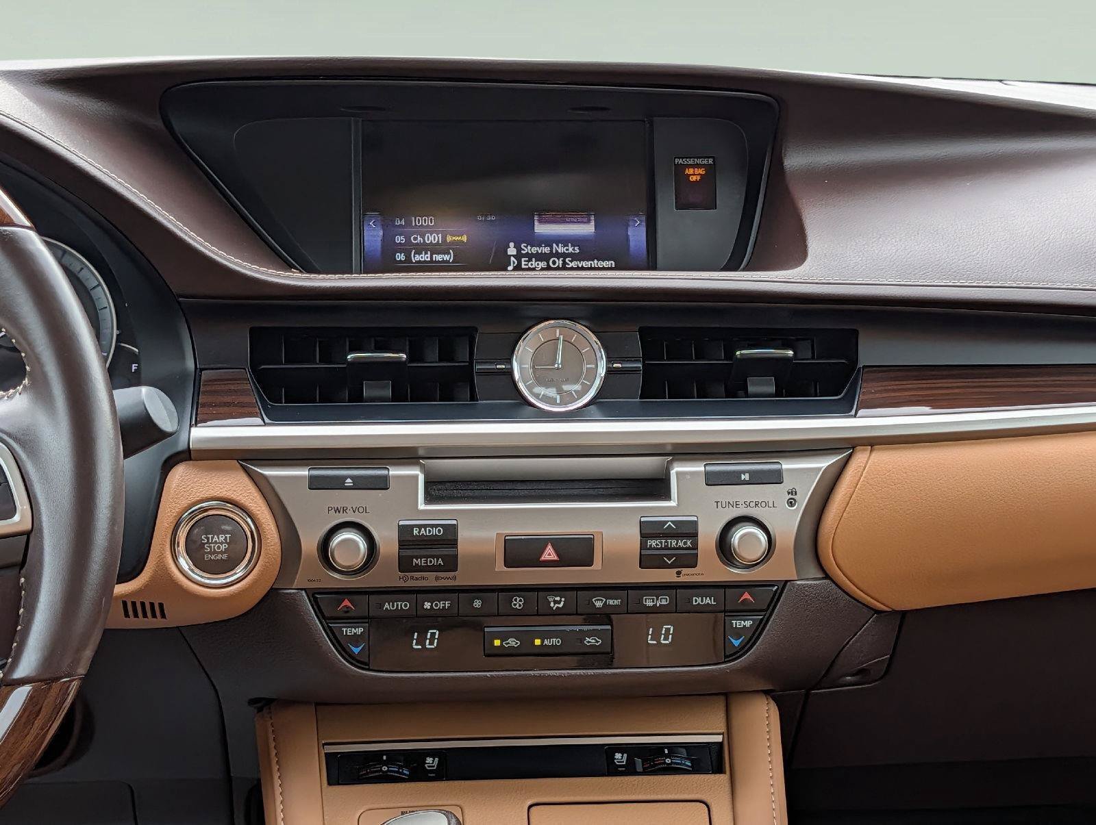 Used 2016 Lexus ES 350 w/ Premium Package w/Wood Trim FWD image 17