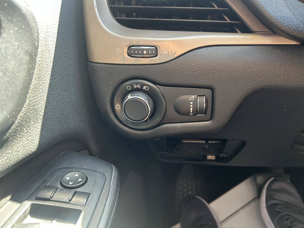 Used 2014 Jeep Cherokee Sport FWD image 26
