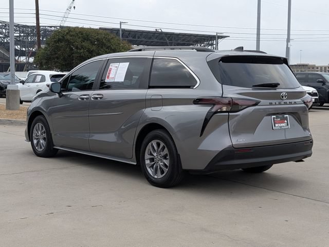 Certified 2026 Toyota Sienna XLE FWD image 8