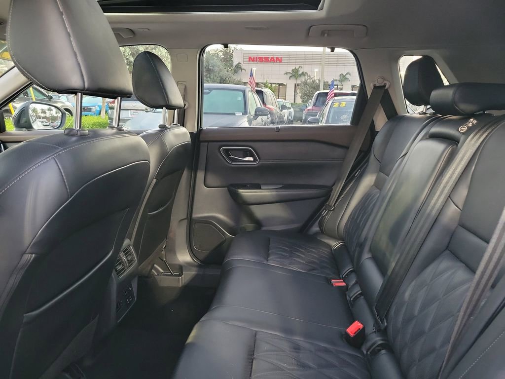 Certified 2022 Nissan Rogue Platinum w/ Head-Up Display Package image 7