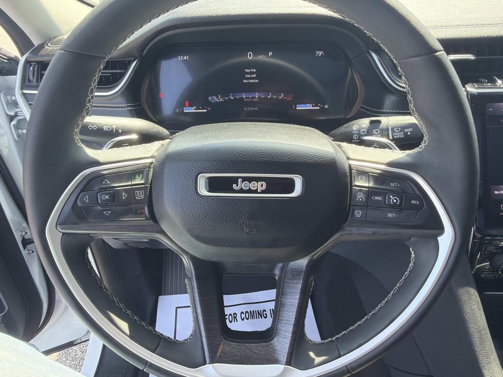 Used 2023 Jeep Grand Cherokee Limited w/ Luxury Tech Group II AWD/4WD image 9
