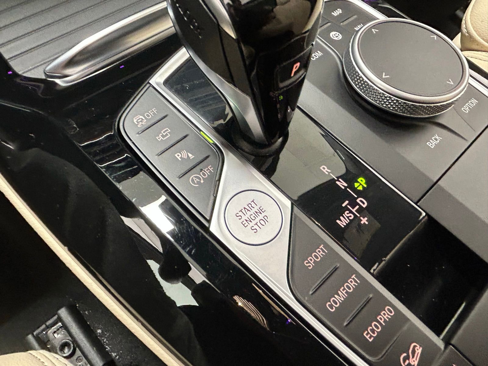 Used 2025 BMW X4 xDrive30i w/ M Sport Package image 21